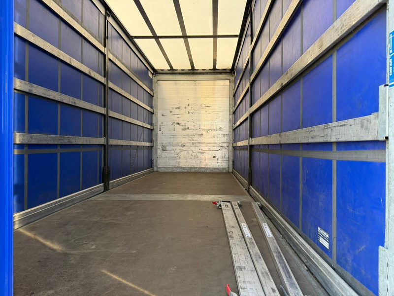 MAN 12.220 - Curtainsider truck: picture 5 MAN 12.220 - Curtainsider truck: picture 5