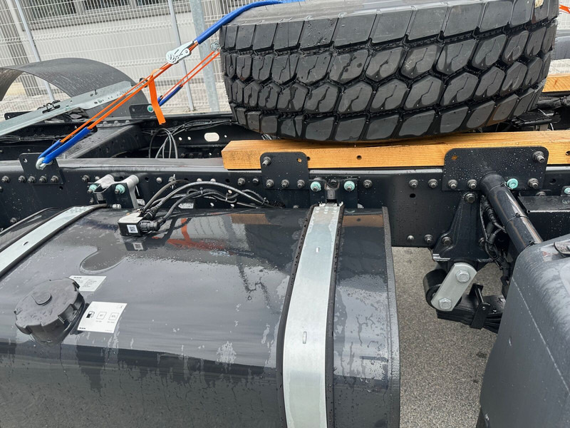 New Cab chassis truck MAN 41.440: picture 11