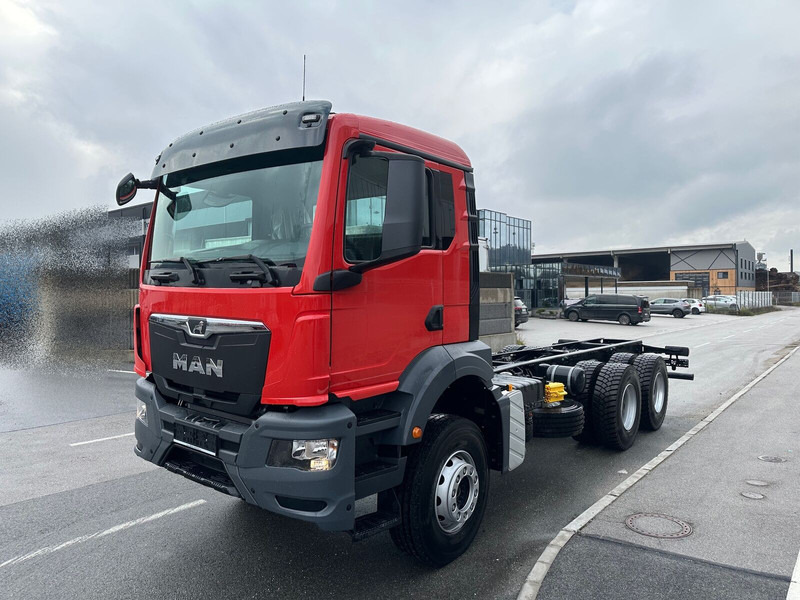 MAN TGS 33.400 6X4 BB CH - Cab chassis truck: picture 2 MAN TGS 33.400 6X4 BB CH - Cab chassis truck: picture 2