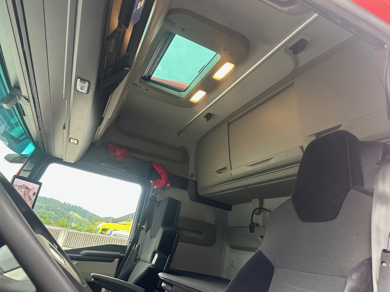 MAN TGX 18.520 4X2 LL Intarder Hydravlika ALU led TV - Tractor unit: picture 5 MAN TGX 18.520 4X2 LL Intarder Hydravlika ALU led TV - Tractor unit: picture 5