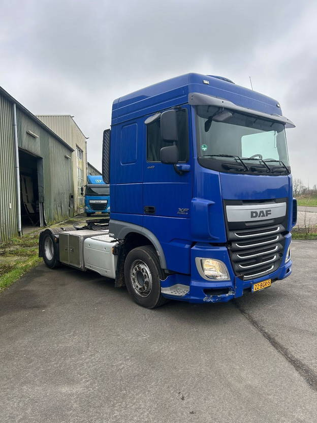 DAF XF 440 XF440 Space Cab ADR Compressor - Tractor unit: picture 3 DAF XF 440 XF440 Space Cab ADR Compressor - Tractor unit: picture 3