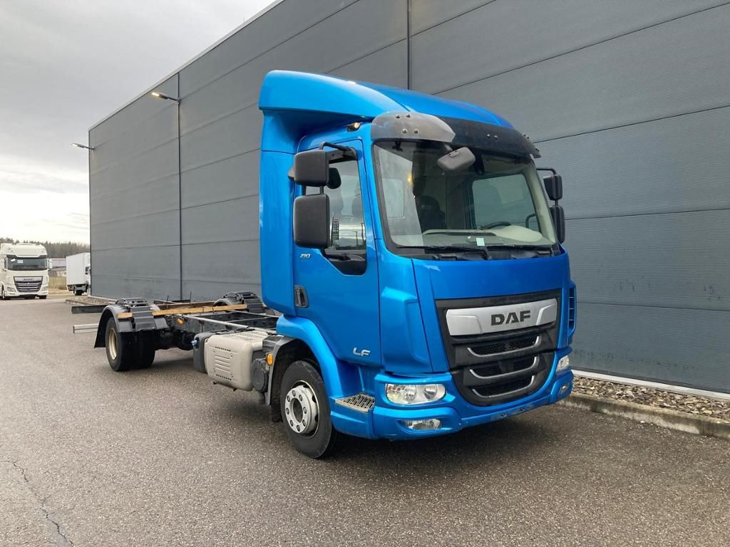 DAF LF 210 FA Standheizung / 5.00m Rd / 7.490kg DAF LF 210 FA Standheizung / 5.00m Rd / 7.490kg - Cab chassis truck: picture 1 DAF LF 210 FA Standheizung / 5.00m Rd / 7.490kg DAF LF 210 FA Standheizung / 5.00m Rd / 7.490kg - Cab chassis truck: picture 1