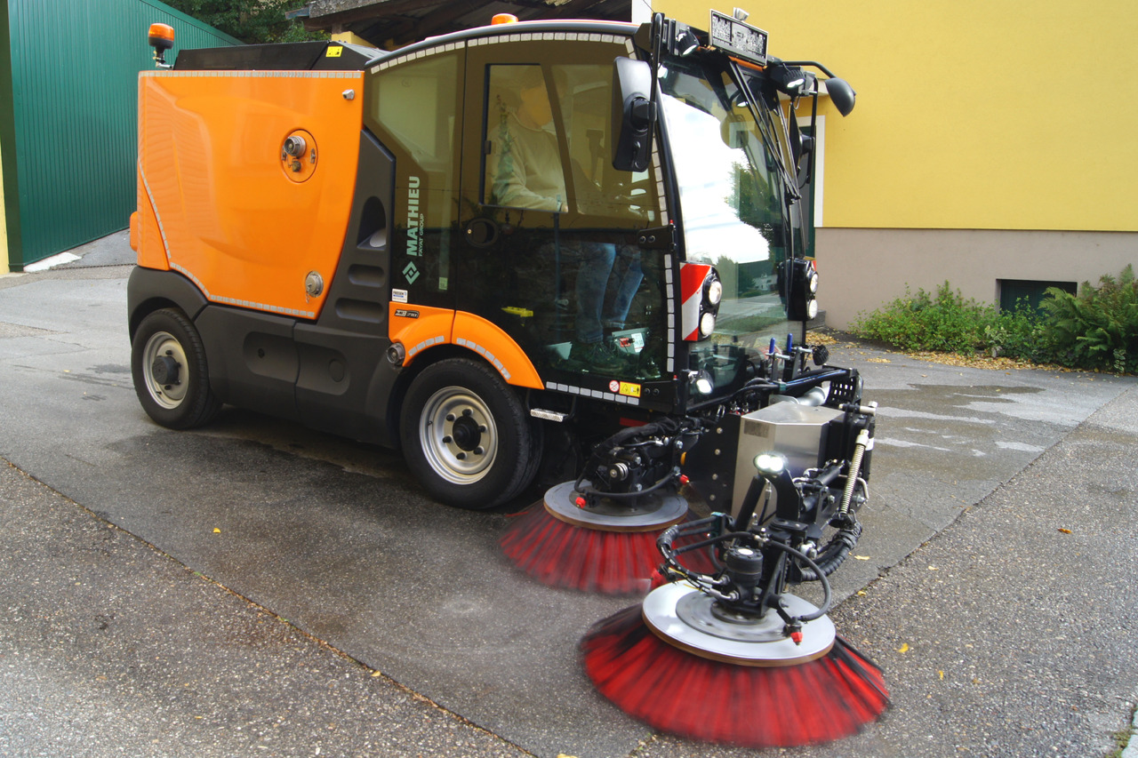 MATHIEU Azura Flex MC210 3-rd brush / EURO 6 / TÜV - Road sweeper: picture 2 MATHIEU Azura Flex MC210 3-rd brush / EURO 6 / TÜV - Road sweeper: picture 2