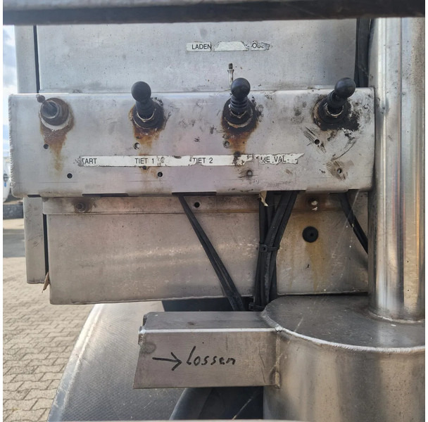 Tank semi-trailer zvvz 38000 liter aluminium GMP, veevoeder onderlosser met Vogelsang pomp: picture 7