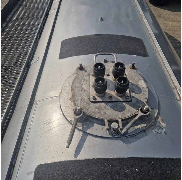 Tank semi-trailer zvvz 38000 liter aluminium GMP, veevoeder onderlosser met Vogelsang pomp: picture 12
