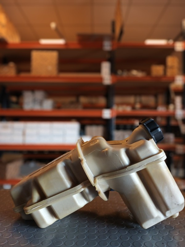 SCANIA EXPANSION TANK - 2401669 - Expansion tank for Truck: picture 1 SCANIA EXPANSION TANK - 2401669 - Expansion tank for Truck: picture 1