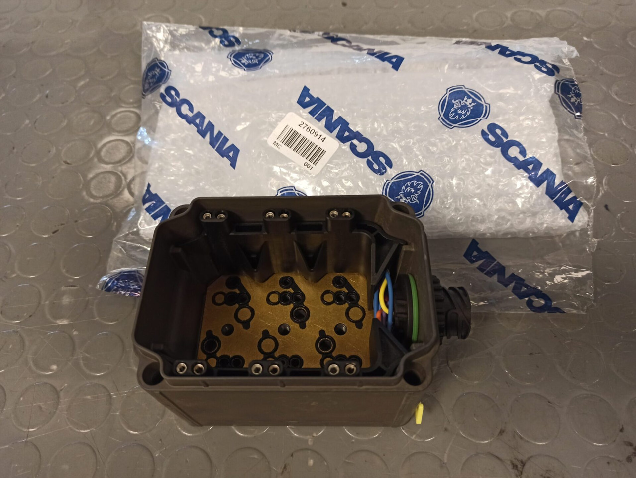 SCANIA VALVE HOUSING 2760914 - Gearbox and parts for Truck: picture 2 SCANIA VALVE HOUSING 2760914 - Gearbox and parts for Truck: picture 2