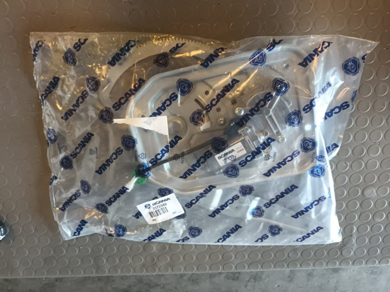 SCANIA WINDOW WINDER - 2572349 - Window and parts for Truck: picture 1 SCANIA WINDOW WINDER - 2572349 - Window and parts for Truck: picture 1