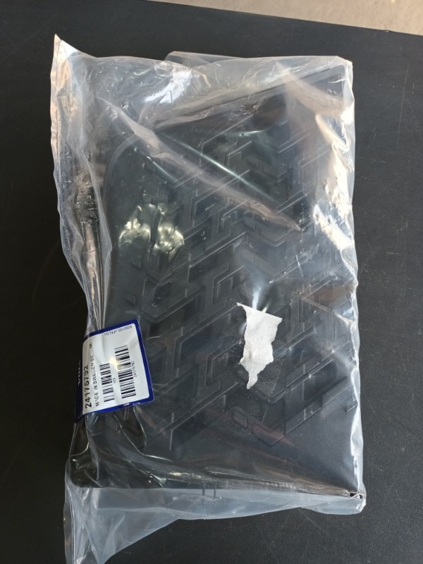 VOLVO FOOT STEP - 24175792 - Footstep for Truck: picture 1 VOLVO FOOT STEP - 24175792 - Footstep for Truck: picture 1