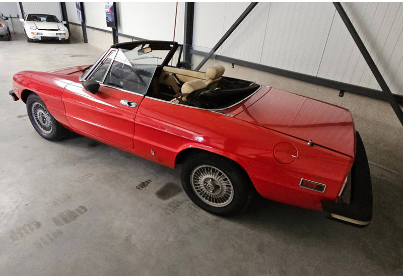Alfa Romeo Spider 2000 - Car: picture 3 Alfa Romeo Spider 2000 - Car: picture 3