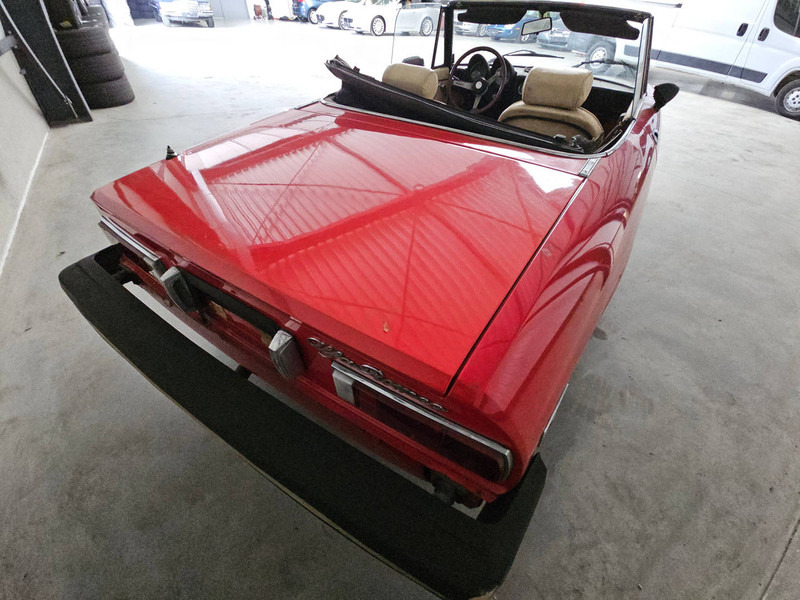 Alfa Romeo Spider 2000 - Car: picture 4 Alfa Romeo Spider 2000 - Car: picture 4