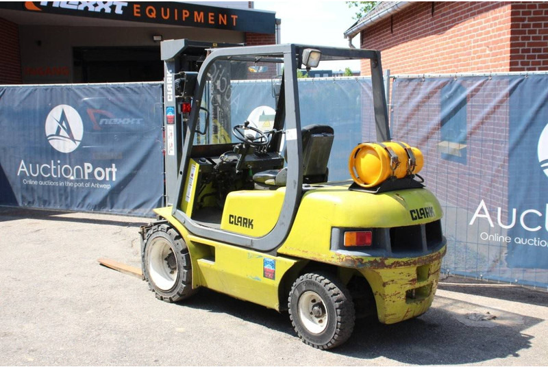 Clark - LPG forklift: picture 3 Clark - LPG forklift: picture 3