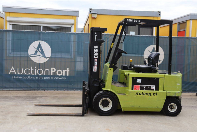 Clark CEM 30S - Electric forklift: picture 1 Clark CEM 30S - Electric forklift: picture 1