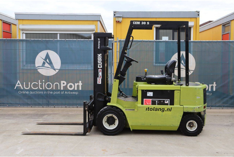 Clark CEM 30S - Electric forklift: picture 2 Clark CEM 30S - Electric forklift: picture 2