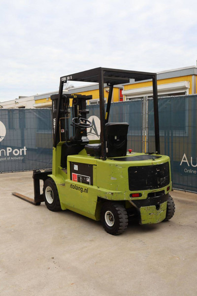 Clark CEM 30S - Electric forklift: picture 4 Clark CEM 30S - Electric forklift: picture 4