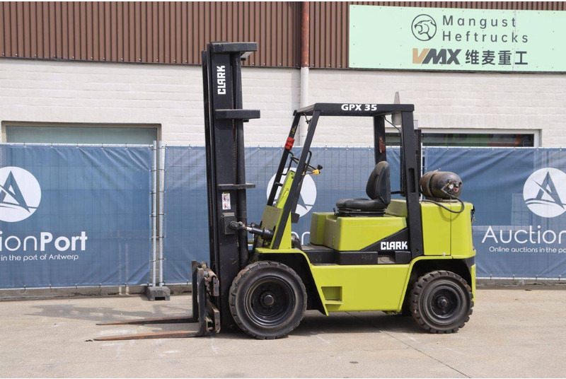 Clark GPX 35 LPG - LPG forklift: picture 2 Clark GPX 35 LPG - LPG forklift: picture 2