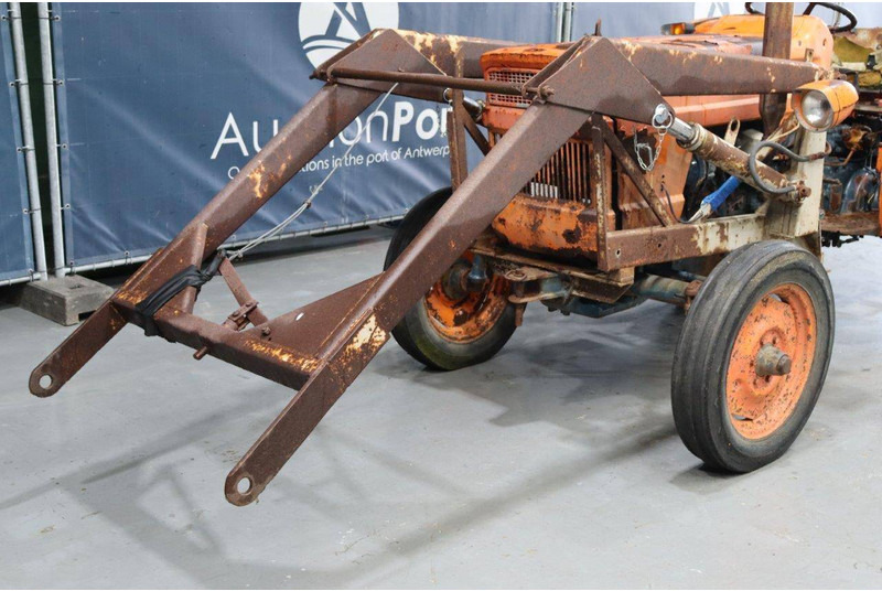 Farm tractor Fiat 450: picture 9