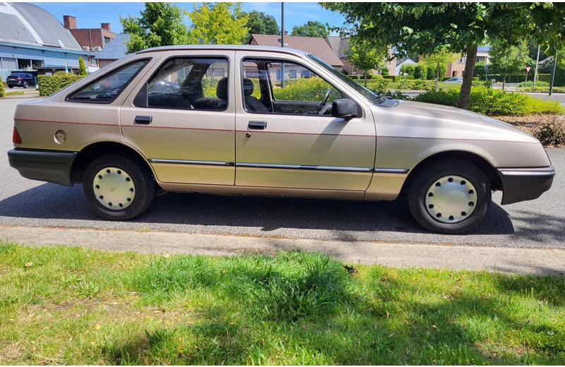 Ford Sierra 1.3 - Sedan: picture 3 Ford Sierra 1.3 - Sedan: picture 3