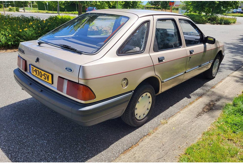 Ford Sierra 1.3 - Sedan: picture 4 Ford Sierra 1.3 - Sedan: picture 4