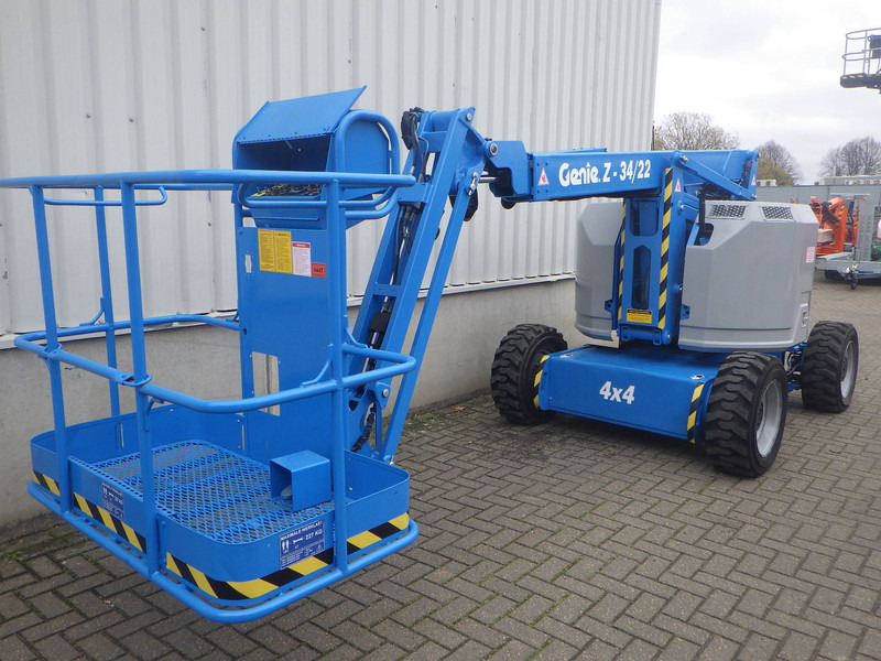 Genie Z-34/22 - Articulated boom: picture 3 Genie Z-34/22 - Articulated boom: picture 3