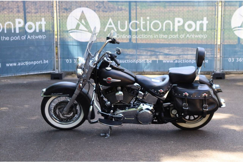 Harley-Davidson Heritage Softail Classic - Motorcycle: picture 2 Harley-Davidson Heritage Softail Classic - Motorcycle: picture 2