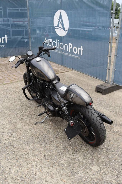 Harley-Davidson Sportster 883 Custom - Motorcycle: picture 4 Harley-Davidson Sportster 883 Custom - Motorcycle: picture 4
