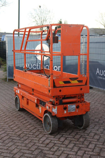 Haulotte Compact 8 - Scissor lift: picture 4 Haulotte Compact 8 - Scissor lift: picture 4