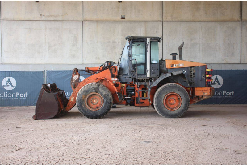 Hitachi ZW180 - Wheel loader: picture 2 Hitachi ZW180 - Wheel loader: picture 2