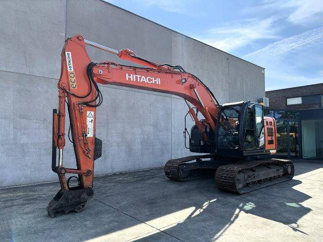 Hitachi ZX225USLC-6 - Crawler excavator: picture 1 Hitachi ZX225USLC-6 - Crawler excavator: picture 1