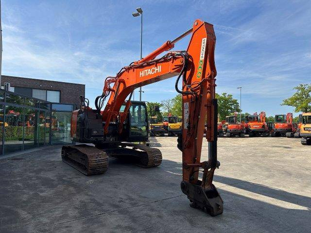 Hitachi ZX225USLC-6 - Crawler excavator: picture 3 Hitachi ZX225USLC-6 - Crawler excavator: picture 3