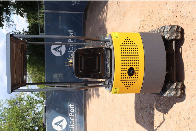 Infront YFE12 - Mini excavator: picture 5 Infront YFE12 - Mini excavator: picture 5