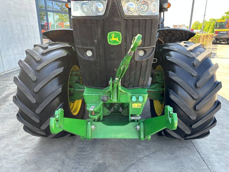 Farm tractor John Deere 7230R: picture 9