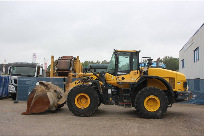 Komatsu WA380-7 - Wheel loader: picture 2 Komatsu WA380-7 - Wheel loader: picture 2
