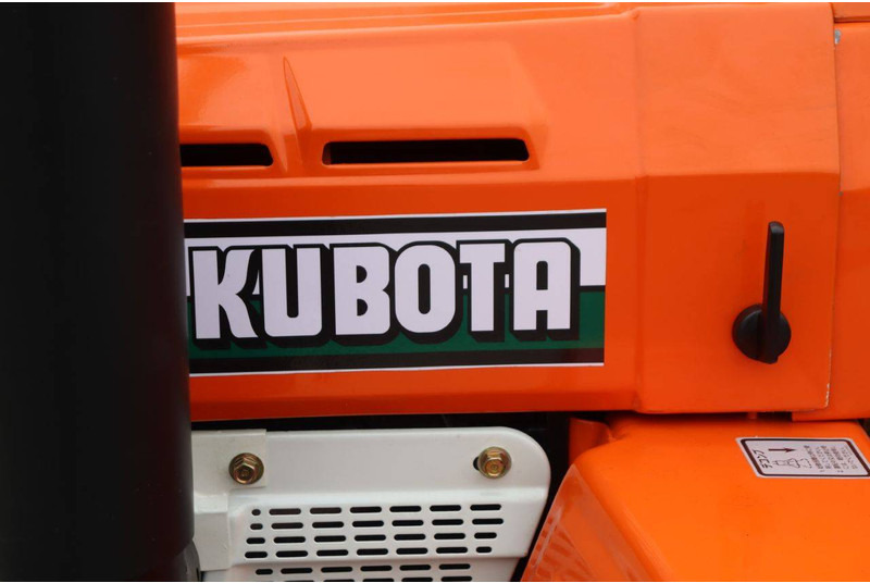 Farm tractor Kubota B1502DT: picture 13