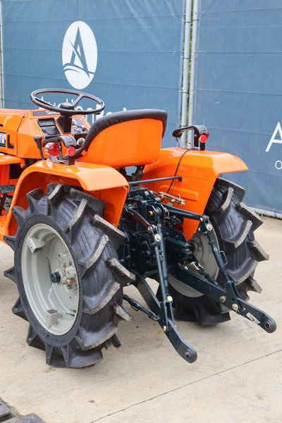 Farm tractor Kubota B1502DT: picture 17
