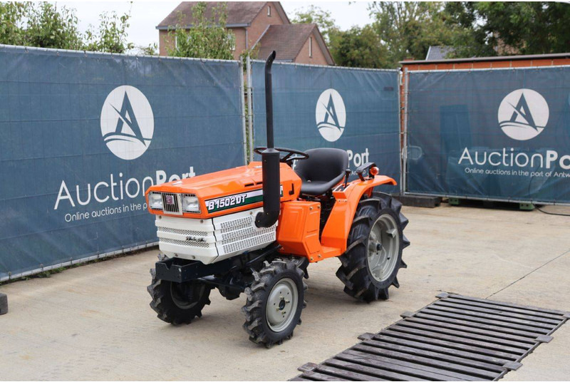 Farm tractor Kubota B1502DT: picture 9