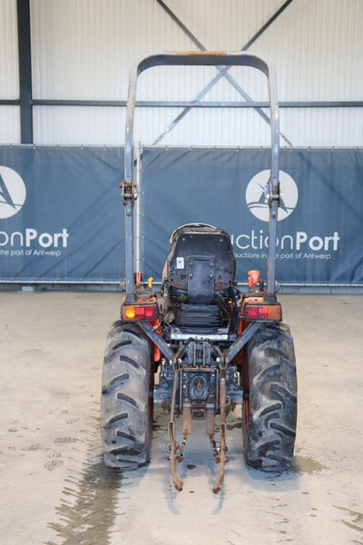 Kubota B2420 - Farm tractor: picture 5 Kubota B2420 - Farm tractor: picture 5