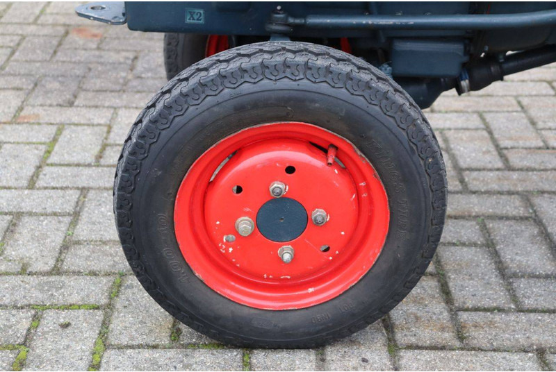 Farm tractor Kubota B5000D: picture 15