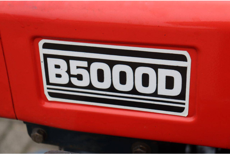 Farm tractor Kubota B5000D: picture 14