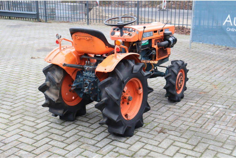 Farm tractor Kubota B7001: picture 6