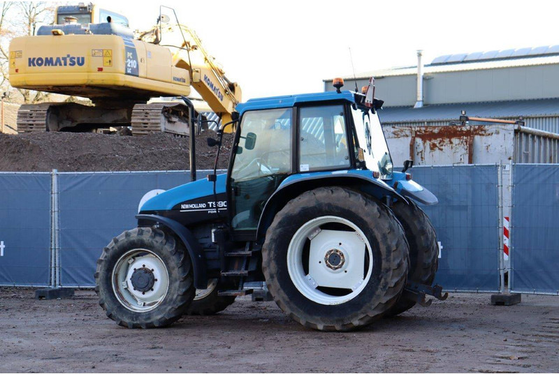 New Holland TS90 - Farm tractor: picture 3 New Holland TS90 - Farm tractor: picture 3