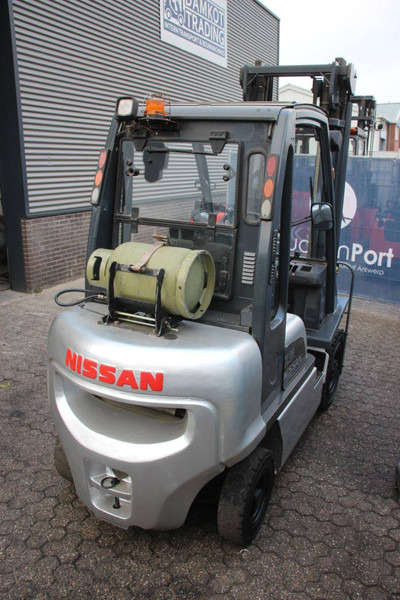 Nissan 25 - LPG forklift: picture 5 Nissan 25 - LPG forklift: picture 5