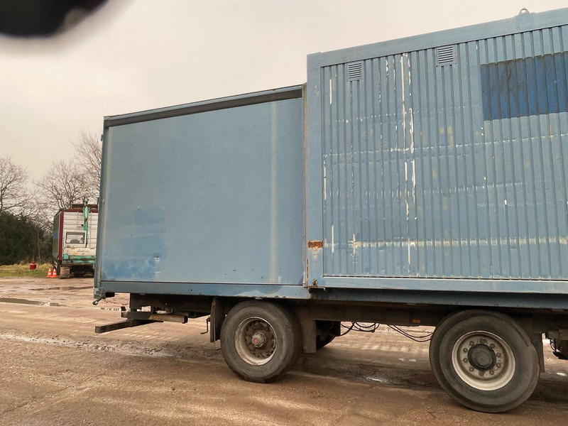 Onbekend - Closed box semi-trailer: picture 3 Onbekend - Closed box semi-trailer: picture 3