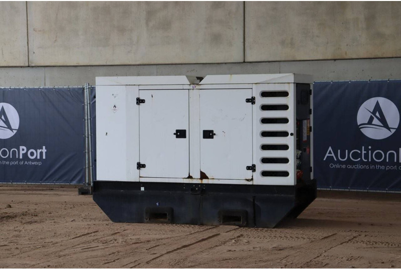 SDMO R110-C31 - Generator set: picture 3 SDMO R110-C31 - Generator set: picture 3