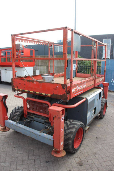 Skyjack SJ6826 RT 4x4 - Scissor lift: picture 5 Skyjack SJ6826 RT 4x4 - Scissor lift: picture 5
