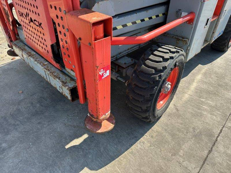 Scissor lift Skyjack SJ8831: picture 8