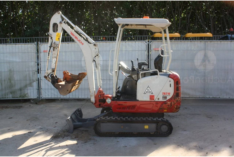 Mini excavator Takeuchi TB216: picture 16