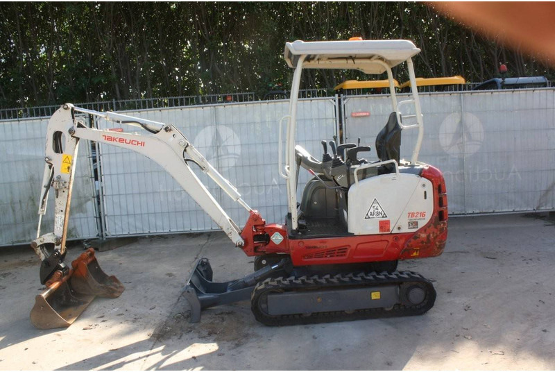 Takeuchi TB216 - Mini excavator: picture 2 Takeuchi TB216 - Mini excavator: picture 2