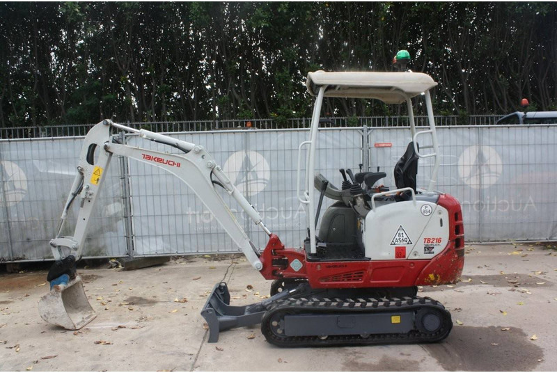 Takeuchi TB216 - Mini excavator: picture 3 Takeuchi TB216 - Mini excavator: picture 3