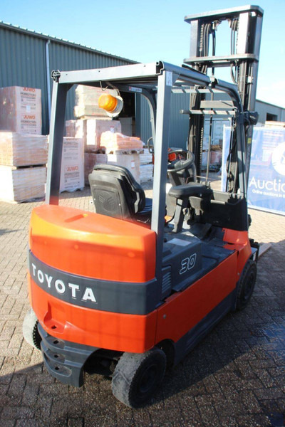Toyota 7FBMF30 - Electric forklift: picture 5 Toyota 7FBMF30 - Electric forklift: picture 5